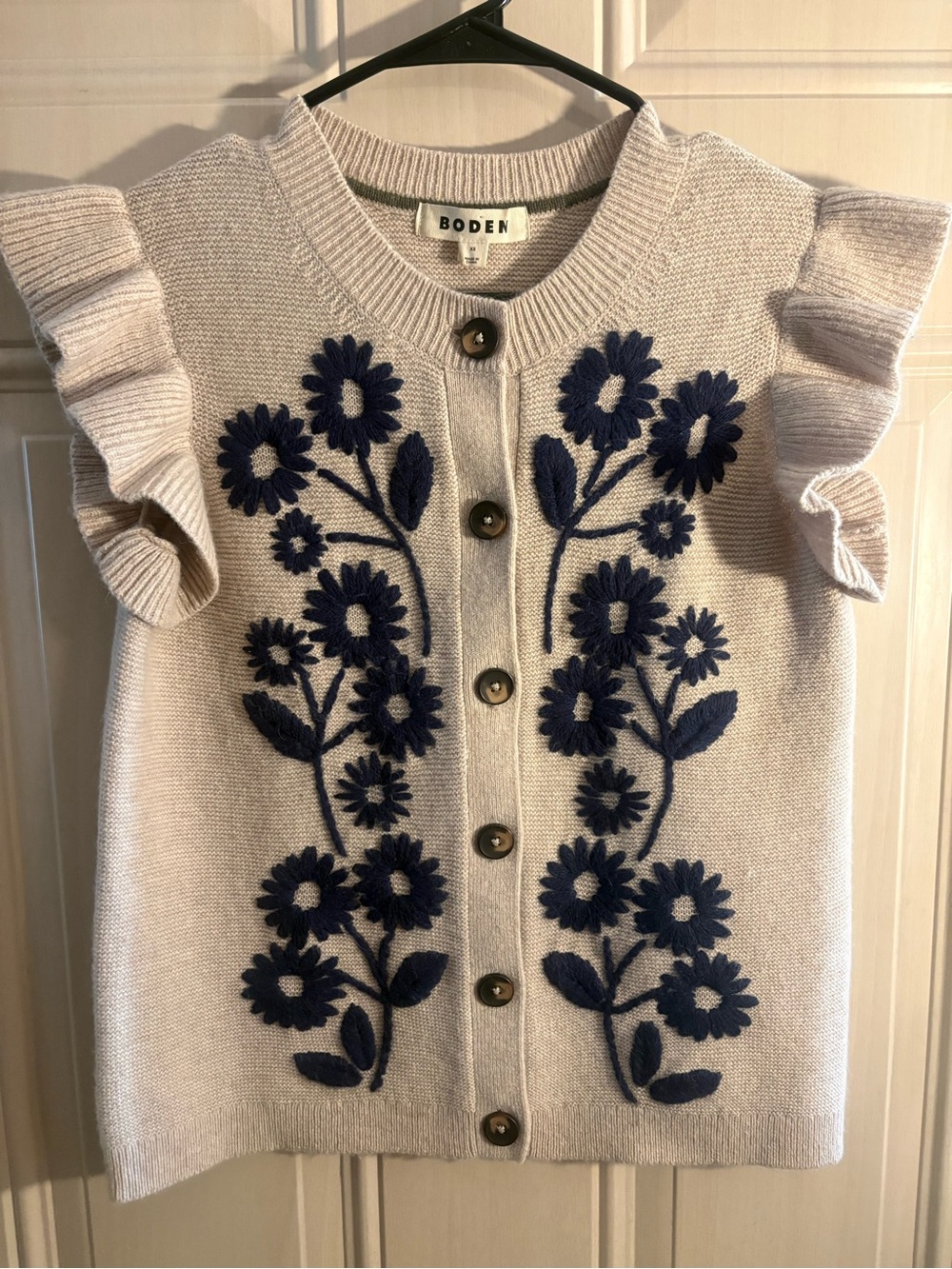 Boden Women’s XS Sweater Vest Embroidered Ruffle Sleeves Oatmeal Girly Cottage